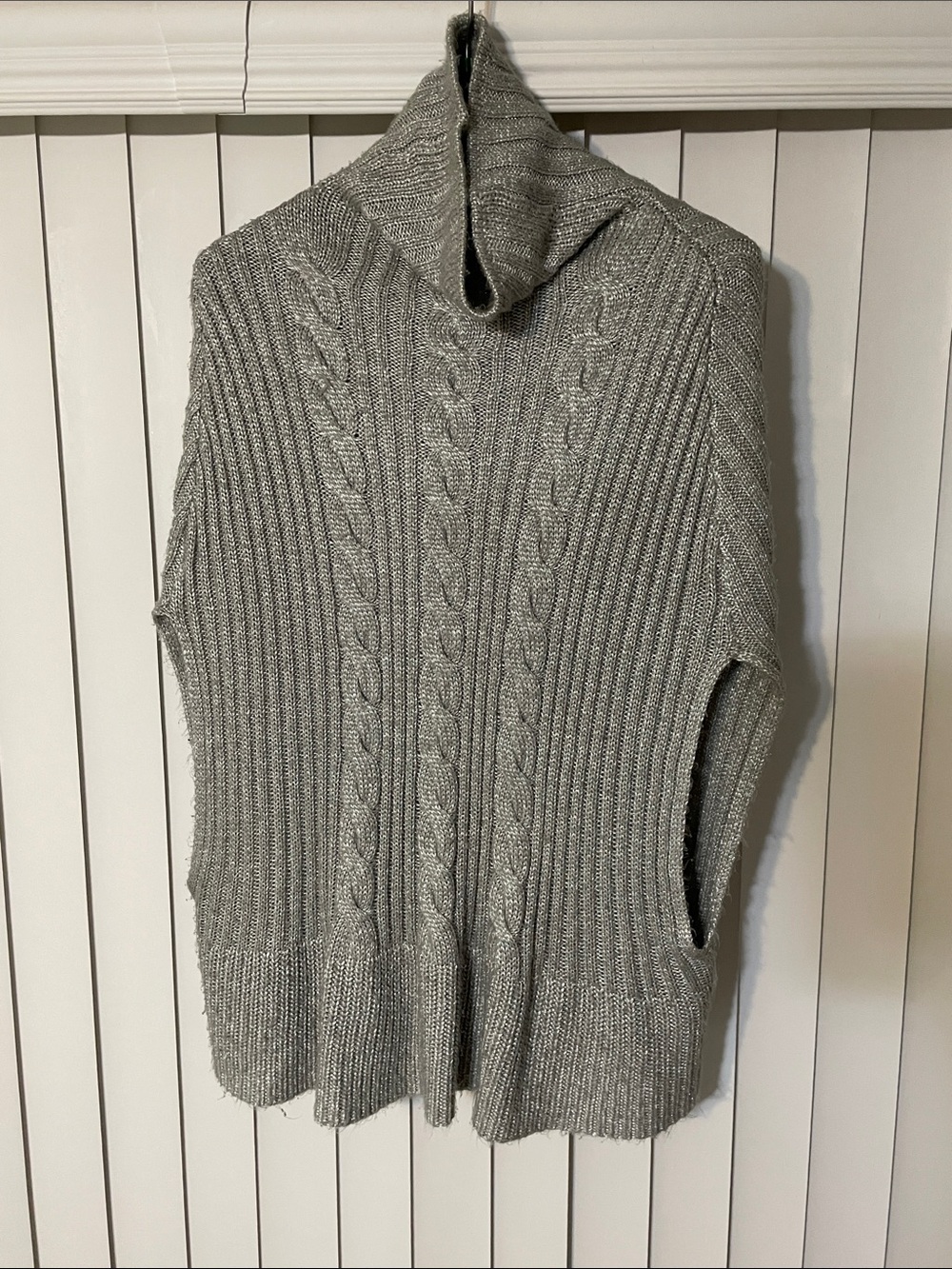 Simply Vera - Vera Wang Gray Cable-Knit Turtleneck Sweater Pancho- Small